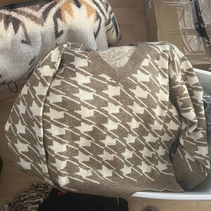Pol M argyle, beige brown sweater
